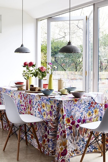 7 Strong And Bold Centerpiece Decoration That Can Easily Match With Your Other Decorations