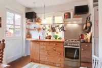 Modest kitchen storage