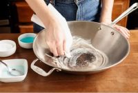 Remove stains with baking soda and dish soap