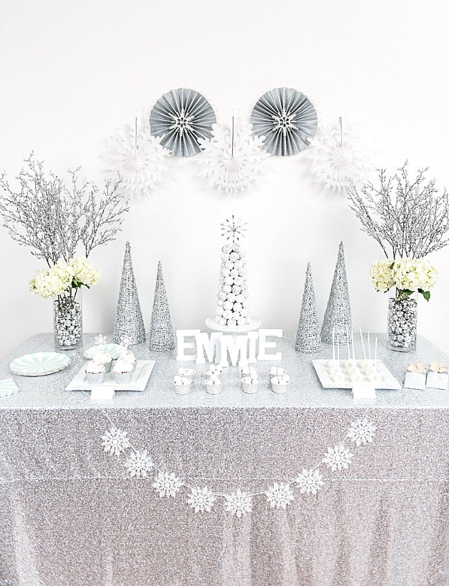 Winter-wonderland-baby-shower-decorations-8