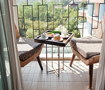 Create a coffee table Balcony Decoration Ideas To Have A Perfect Space For Hangout Time