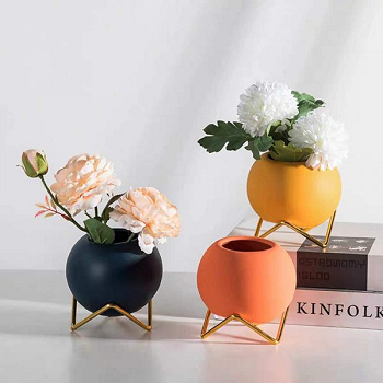 Pop of color ceramic bud vase Charming Bud Vase Ideas To Have Impressive Botanical Home Decoration