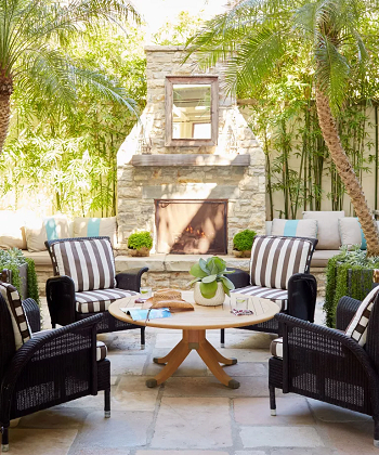 Relaxing outdoor living room Splendid Ways To Create Outdoor Summer Living Room Ideas 