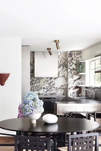 5 Brilliant Ways To Arrange Your Dining Room To Make You Feel Comfier