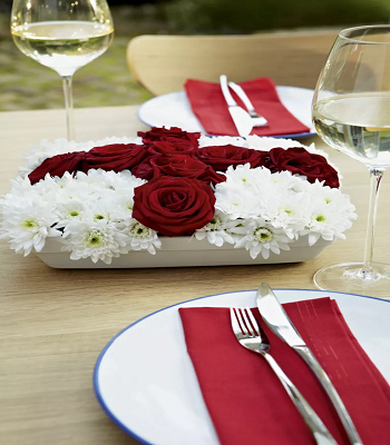 Pretty flower decor on the table Festive Ways To Enjoy The Outdoors With Patriotic Summer Theme Decor