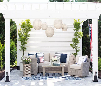 Throw pillows Festive Ways To Enjoy The Outdoors With Patriotic Summer Theme Decor