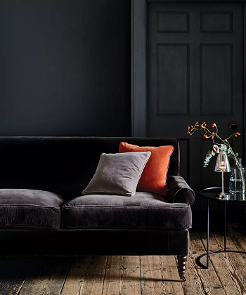 Black sofa and black walls Sophisticated Ways To Present Black Couch Living Room For A Dramatic Look