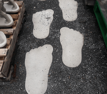 Foot-shaped stepping stone Decorative Stepping Stone To Feel Like An Adventure