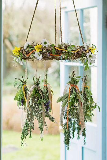Hang dried fragrant herbs and flowers Precious Ways To Decorate Home With Dried Flowers For All Year Around