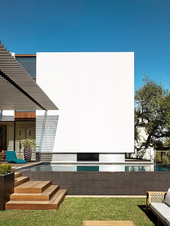 All in on grass Spectacular Landscaping Ideas To Beautify An Above-Ground Pool