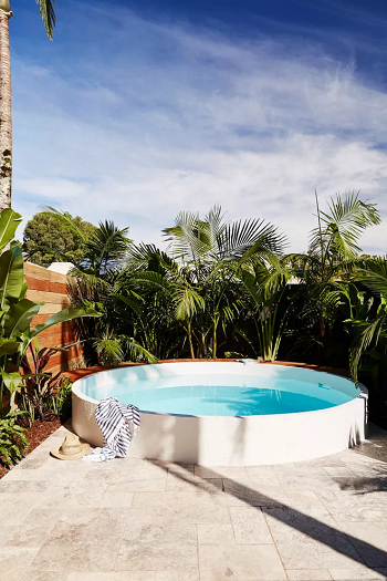 Lining pool with palm trees Spectacular Landscaping Ideas To Beautify An Above-Ground Pool