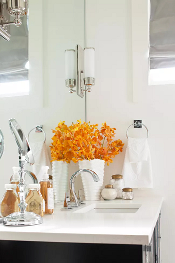 Utilize natural elements Quick Fall Bathroom Makeover Ideas For More Interesting Look In New Season