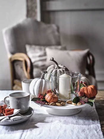 Decorative centerpiece on the table Indoor Outdoor Home Decoration Ideas To Have This Fall