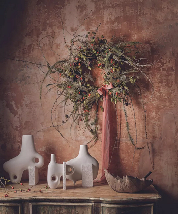 Up-level festive wall wreath or garland Charismatic Ways To Décor Walls In Fall Season For Enchanting Look