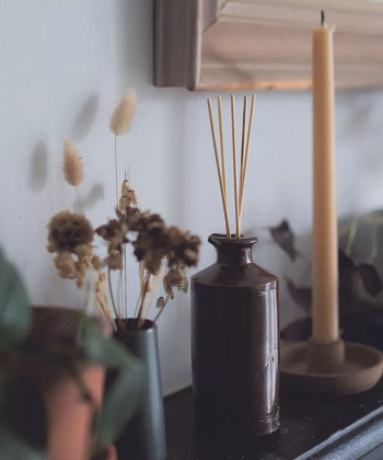 Choose natural essential oils compare to artificial fragrances Delightful Ways To Make Your Home Smell Nice Every Time
