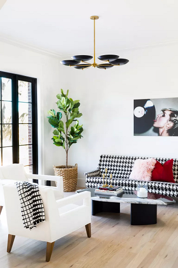 Tall plants for indoor-outdoor vibe Warmhearted Living Room Decor Ideas To Embrace Hug For Fall