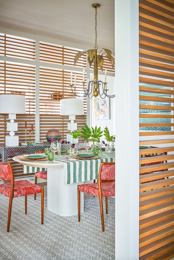5 Built-in Screen This Is How Designers Around the World Makes the Arrangement For Their Dining Room
