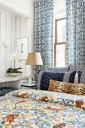 6 Put a Small Desk Out-of-The-Box Bedroom Design That Can Satisfy All Your Needs