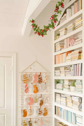 Non-traditional colors Alternative Christmas Tree Ideas To Reinvent In Holiday Tradition