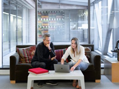 Linkedin-sales-solutions-ofmi6cdd7yu-unsplash (1)