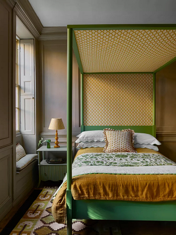 A rug to define floor space Challenging Small Bedroom Ideas For A Flawlessly Functional Space