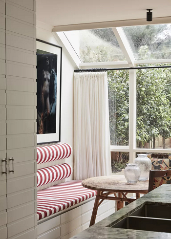 Clear line within the whole room Chic Vertical Decorating Technique To Make Small Rooms For Forever Stylish Home