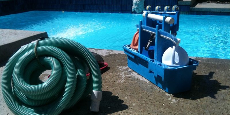 Pool-cleaning-330399_960_720