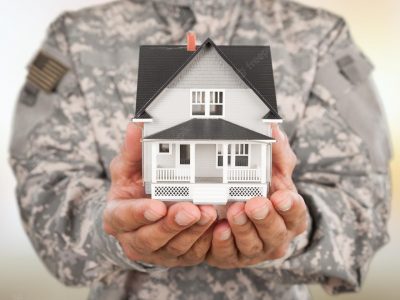 Us-soldier-with-real-estate_488220-20317
