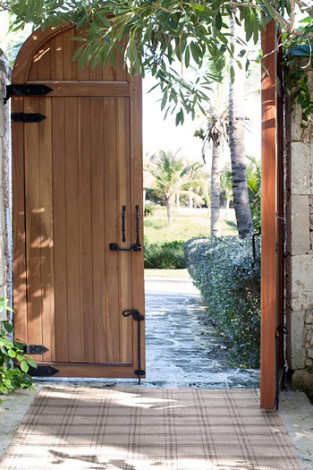 Choose the ideal shape and size Tips To Follow When Buying And Caring An Outdoor Rug With Best Result