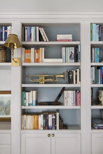 Mix with decorative object Genius Decorating Ideas With Books For Smarter Look In Less Than An Hour