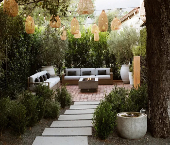 Strip back the material palette Beautifully-designed minimalist backyards For A Peaceful Outdoor Look