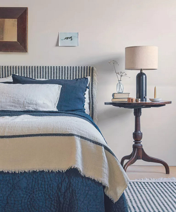 The waft technique to straighten the bed linens Surprisingly Fast Tricks To Clean Your Room In 10 Minutes