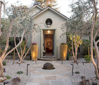 Symmetry front porch Easy To Copy Decorating Ways To Take A Space From Drab To Delightful