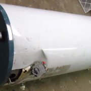 800px-handyman_project_to_disassemble_hot_water_heater_4