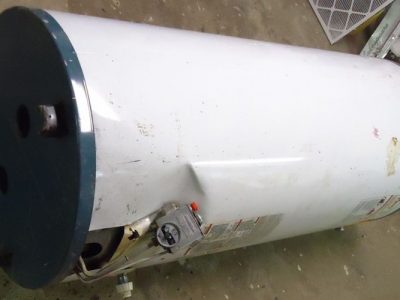 800px-handyman_project_to_disassemble_hot_water_heater_4