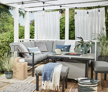 Forget to dry the deck Common Mistakes Of Deck Cleaning To Avoid For Sprucing Up The Outdoor Living Area