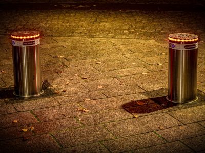Bollard-4619073_1280