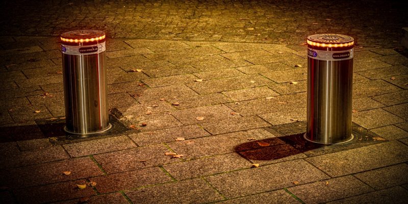 Bollard-4619073_1280