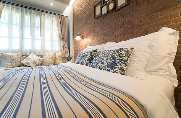 English country style bedroom