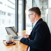 Linkedin-sales-solutions-nq9-h3-eeww-unsplash