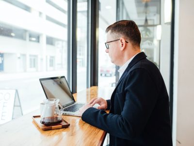 Linkedin-sales-solutions-nq9-h3-eeww-unsplash