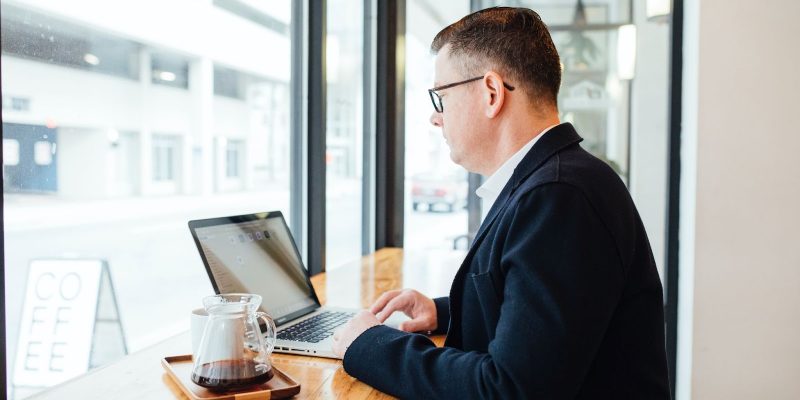 Linkedin-sales-solutions-nq9-h3-eeww-unsplash
