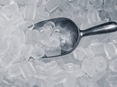 Equipment with ice cubes
