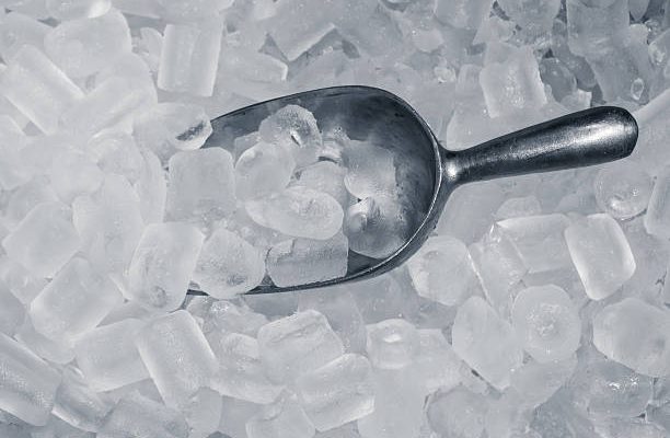 Equipment with ice cubes