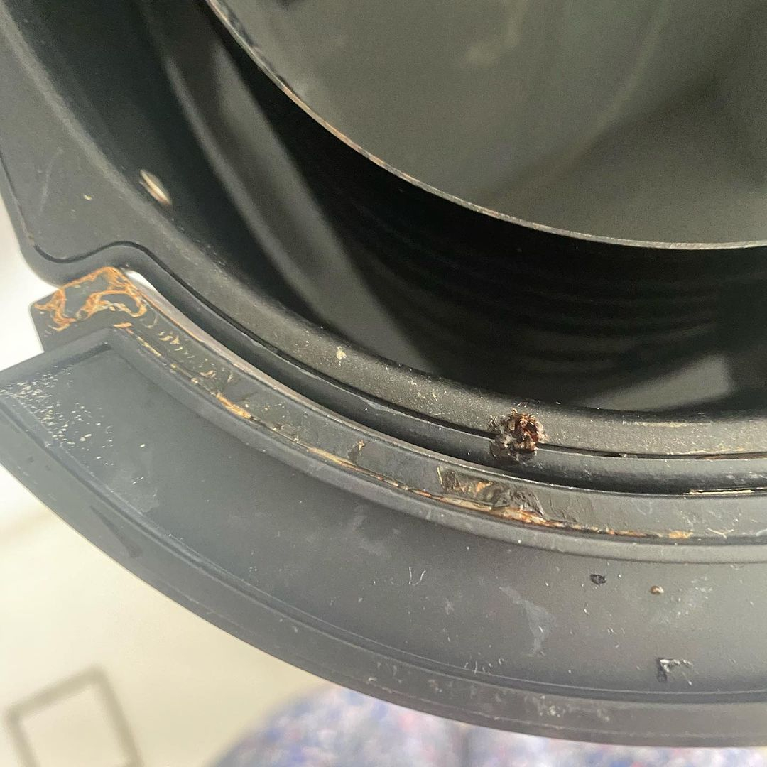 You should also check the edge part of the air fryer where the residue is hiding sometimes. 