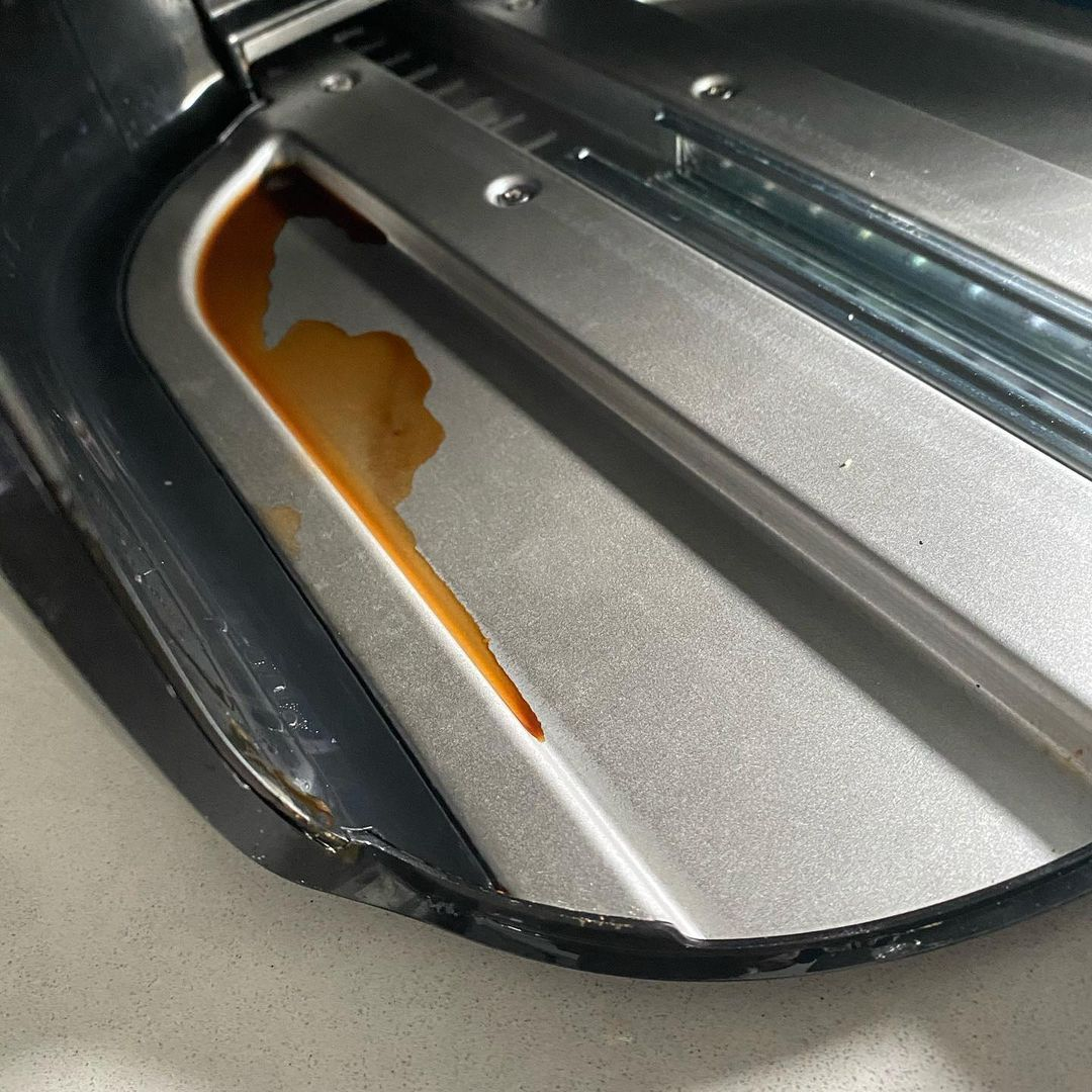 The bottom of the air fryer can be exposed to liquid residue sometimes. 
