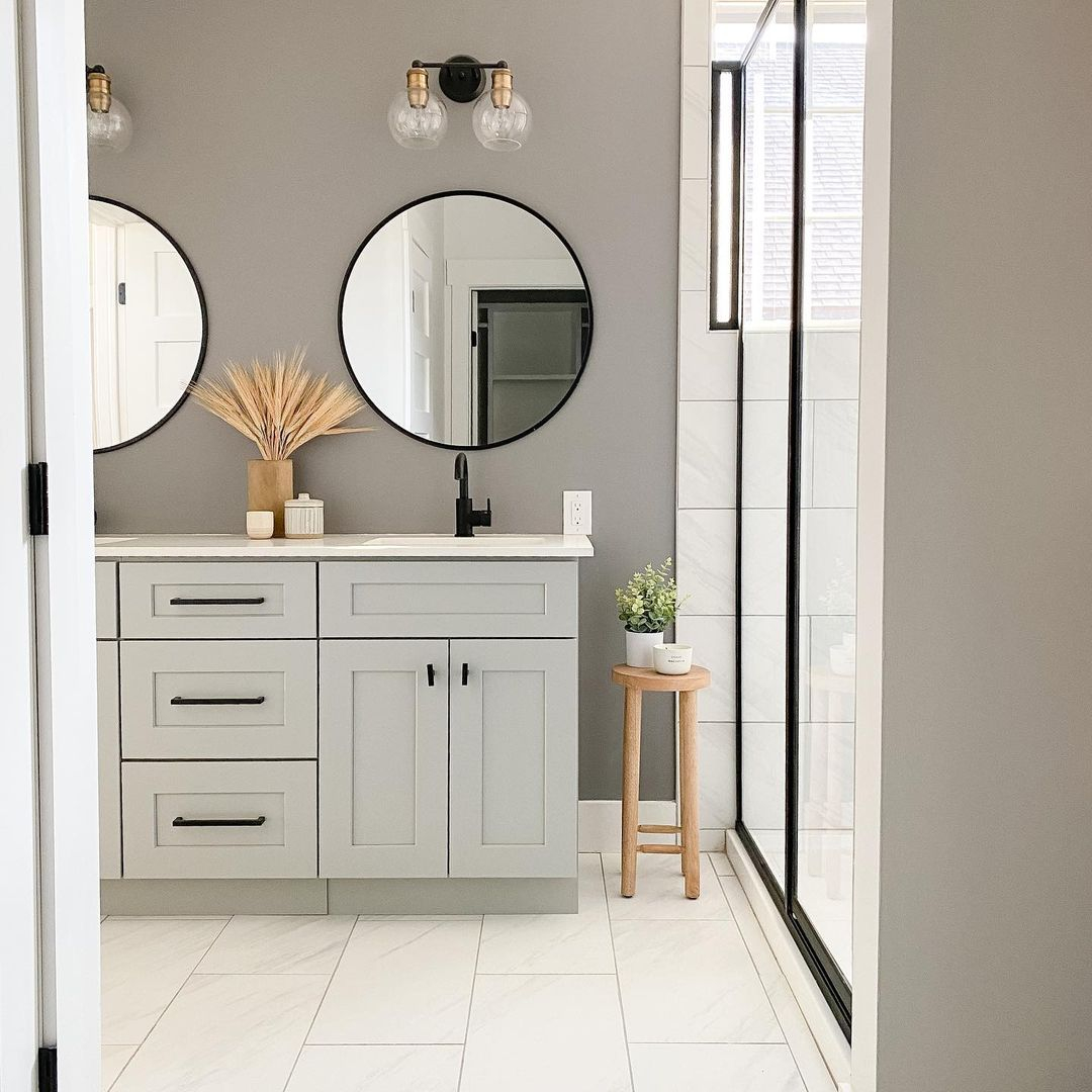 Marble tile bathroom