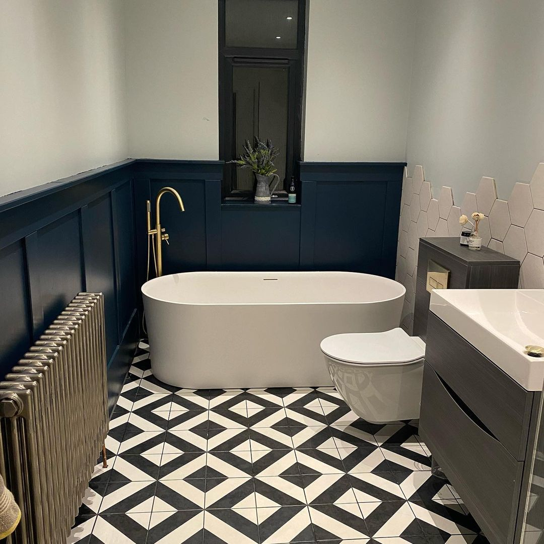 Patterned bathroom tiles in geometric shape