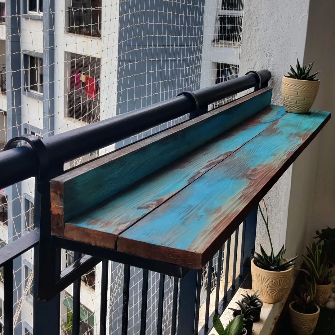 This one is an example of the repurposed pallet material. It is used to make a bar table without any paint color layering to make it have its rustic look. 