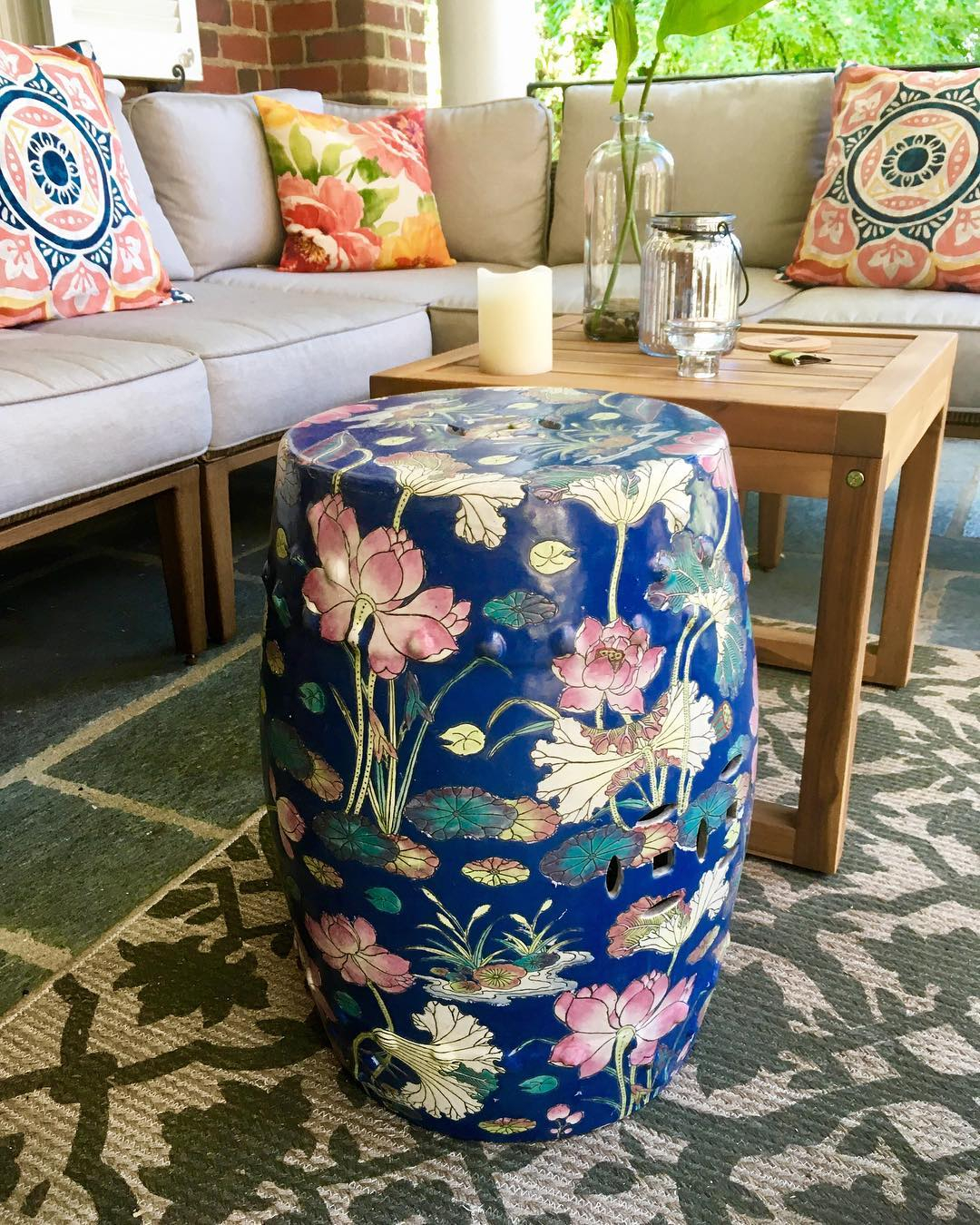 This stool has a China style with the color and pattern.